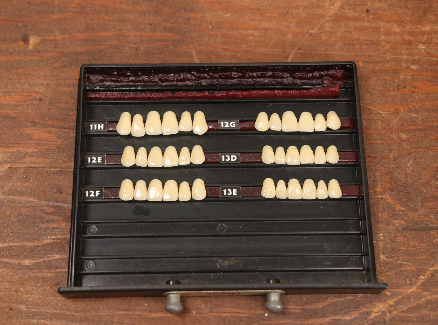 Lot 016 - Vintage Bakelite Dentist Cabinet With False Teeth, The Dentists' Supply Co. Of New York Bioform