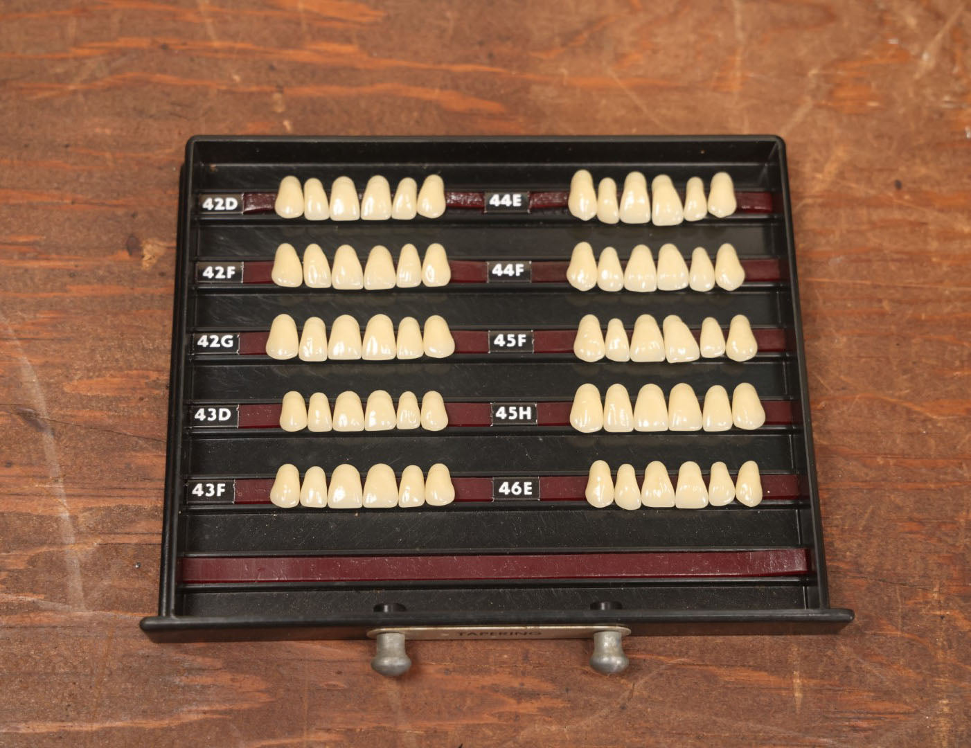 Lot 016 - Vintage Bakelite Dentist Cabinet With False Teeth, The Dentists' Supply Co. Of New York Bioform