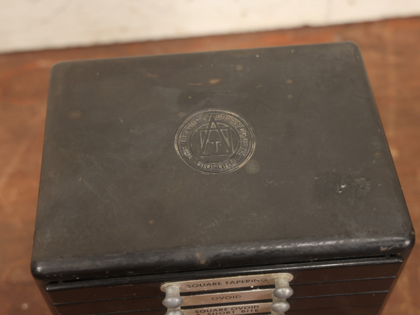 Lot 016 - Vintage Bakelite Dentist Cabinet With False Teeth, The Dentists' Supply Co. Of New York Bioform