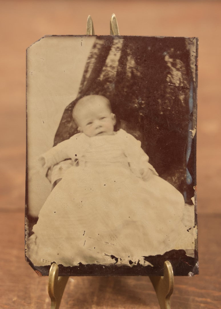 Lot 025 - Antique Hidden Mother Tintype Photograph Of A Baby Being Held By A Mother In A Veil, Arm Visible