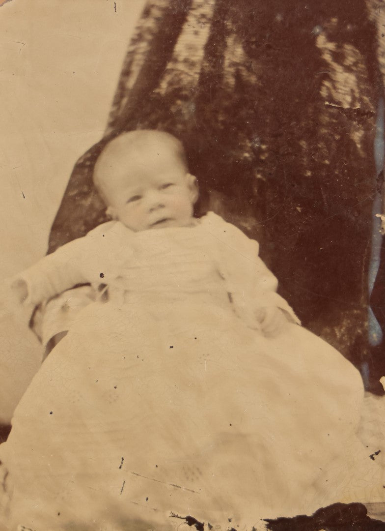 Lot 025 - Antique Hidden Mother Tintype Photograph Of A Baby Being Held By A Mother In A Veil, Arm Visible