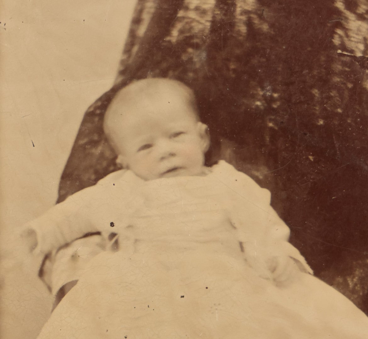 Lot 025 - Antique Hidden Mother Tintype Photograph Of A Baby Being Held By A Mother In A Veil, Arm Visible