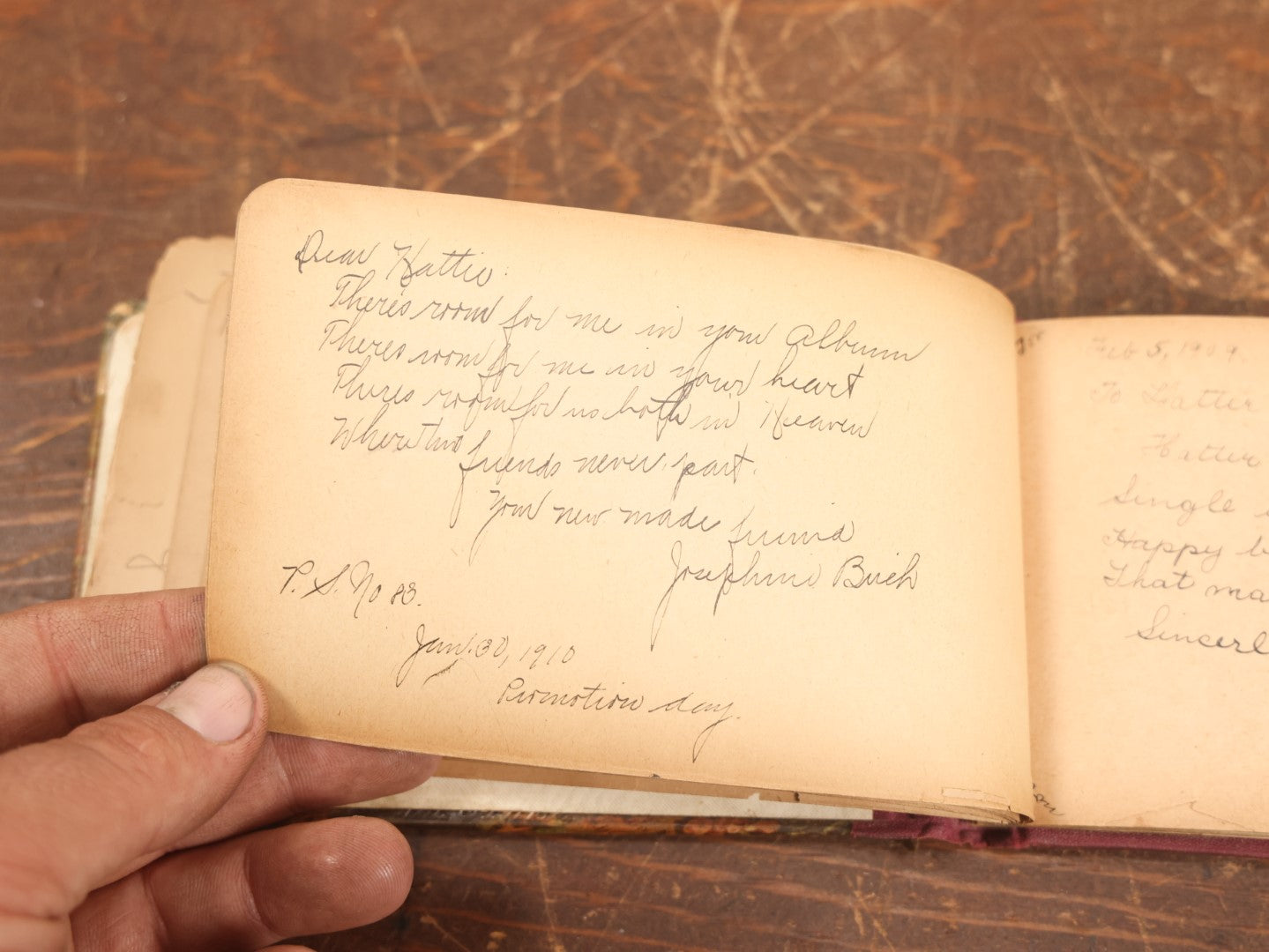 Lot 031 - Antique Autograph Album With Farmers On Cover, Belonging To Hattie, Circa 1910, With Many Signatures