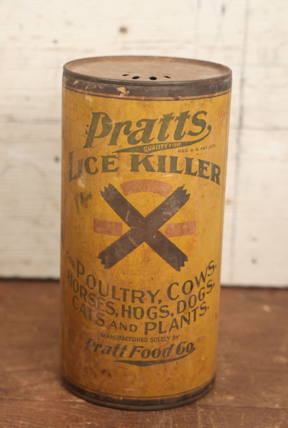 Lot 053 - Antique Pratt's Lice Killer Veterinary Medicine Tin, For Poultry, Cows, Horses, Hods, Dogs, Cats, And Plants, Pratt Food Co.,