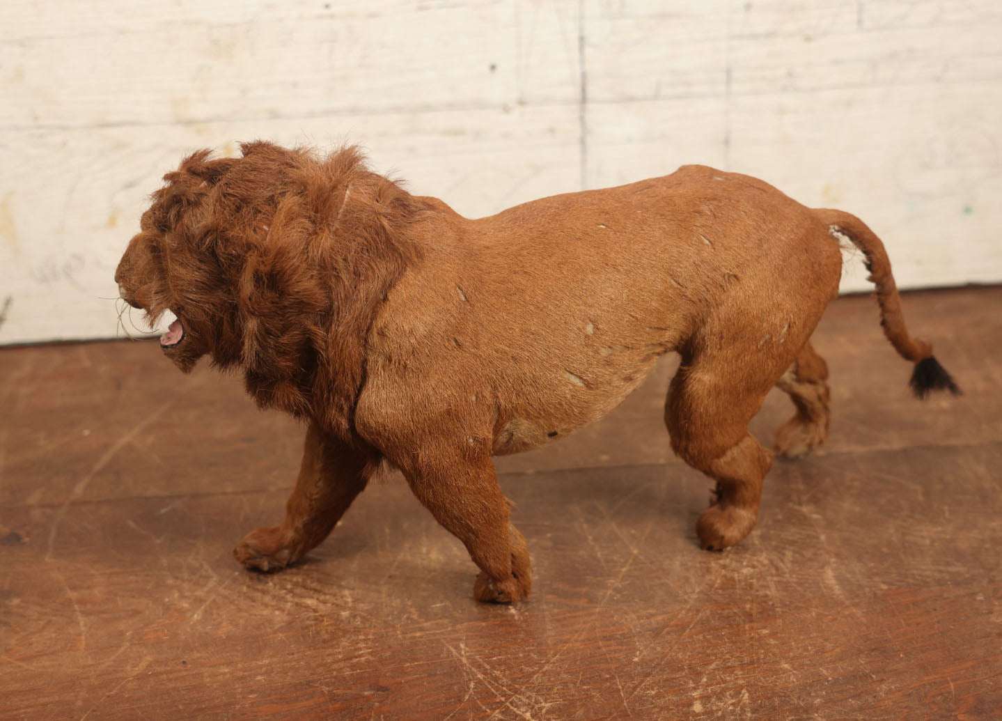 Lot 054 - Vintage Real Fur Lion Statue Toy Figurine, Note Wear