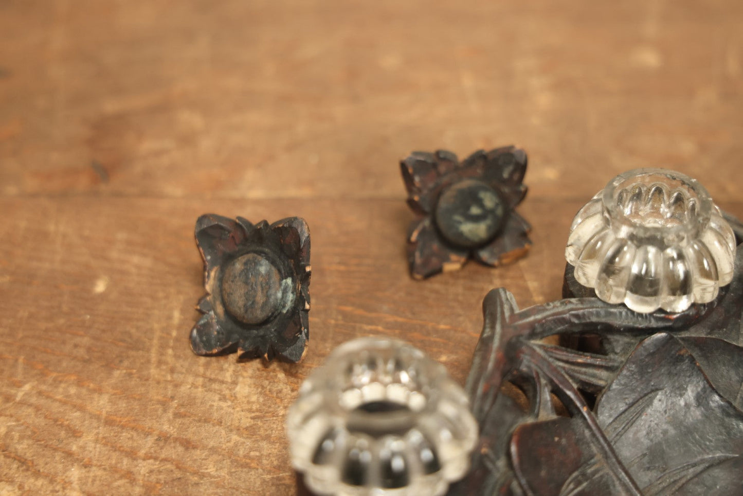 Lot 004 - Antique Inkwell Carved Out Of A Single Piece Of Wood With Natural Leaf Motif, Two Glass Inserts, With Matching Caps