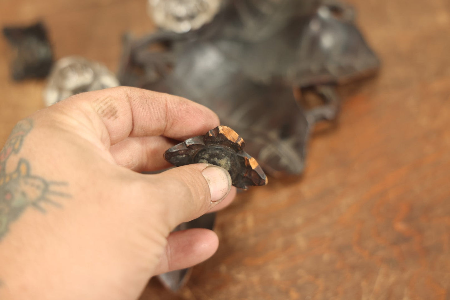 Lot 004 - Antique Inkwell Carved Out Of A Single Piece Of Wood With Natural Leaf Motif, Two Glass Inserts, With Matching Caps