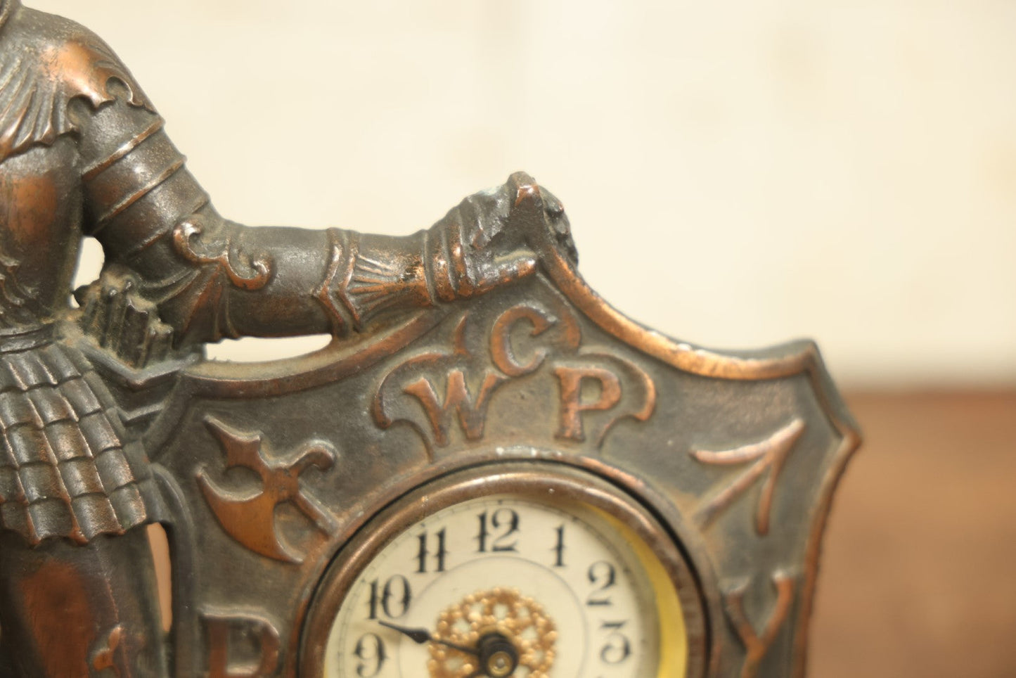 Lot 006 - Antique Brotherhood Of American Yeoman Fraternal Figural Cast Metal Clock With Knight