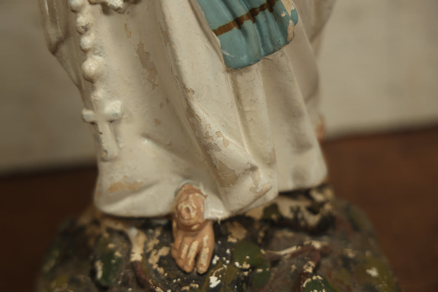 Lot 014 - Vintage Chalkware Praying Virgin Mary Statue, Various Wear And Chipping - 23" Tall