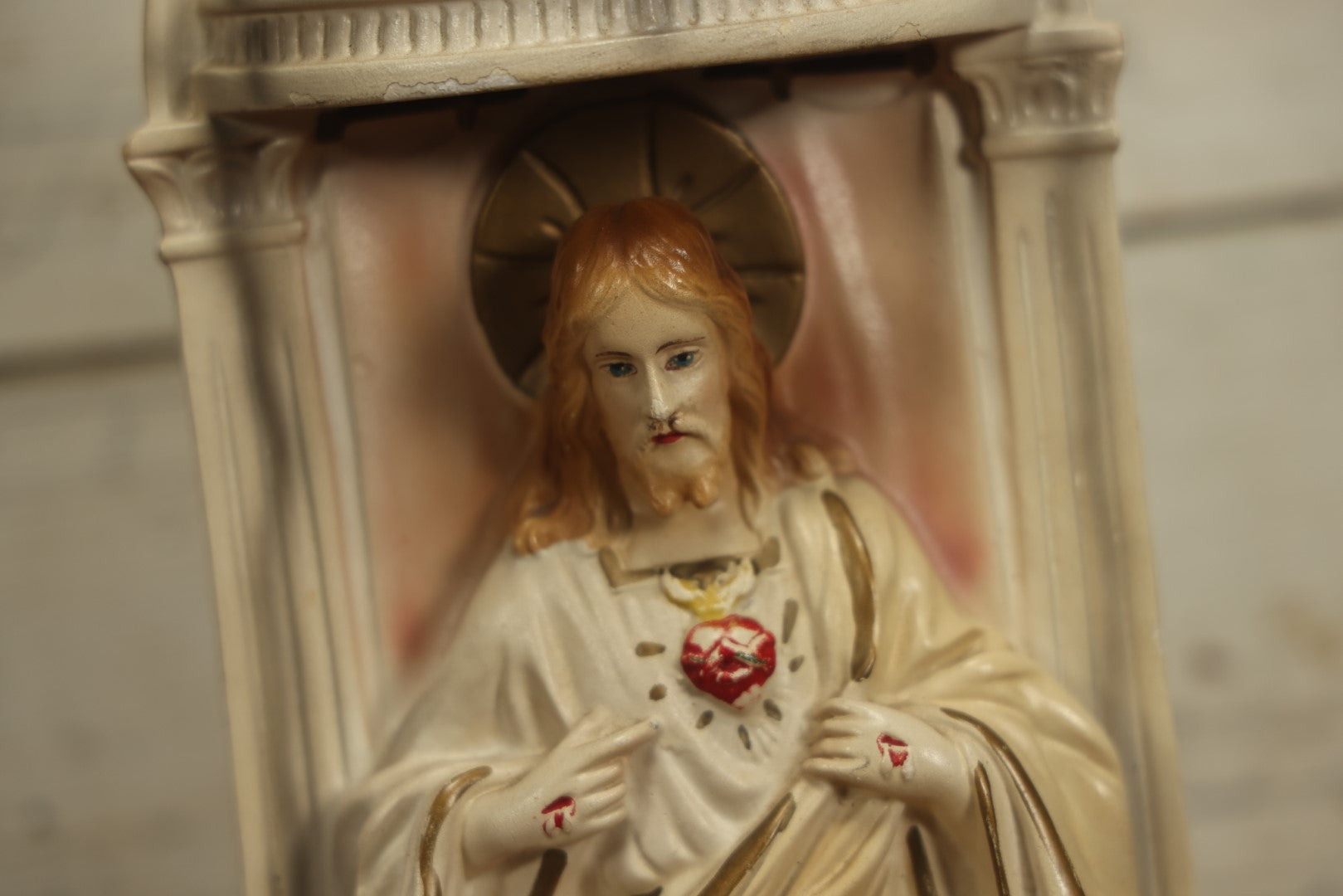 Lot 015 - Vintage Chalkware Sacred Heart Of Jesus In Candle Holder Altar, Copyright 1934 Mark