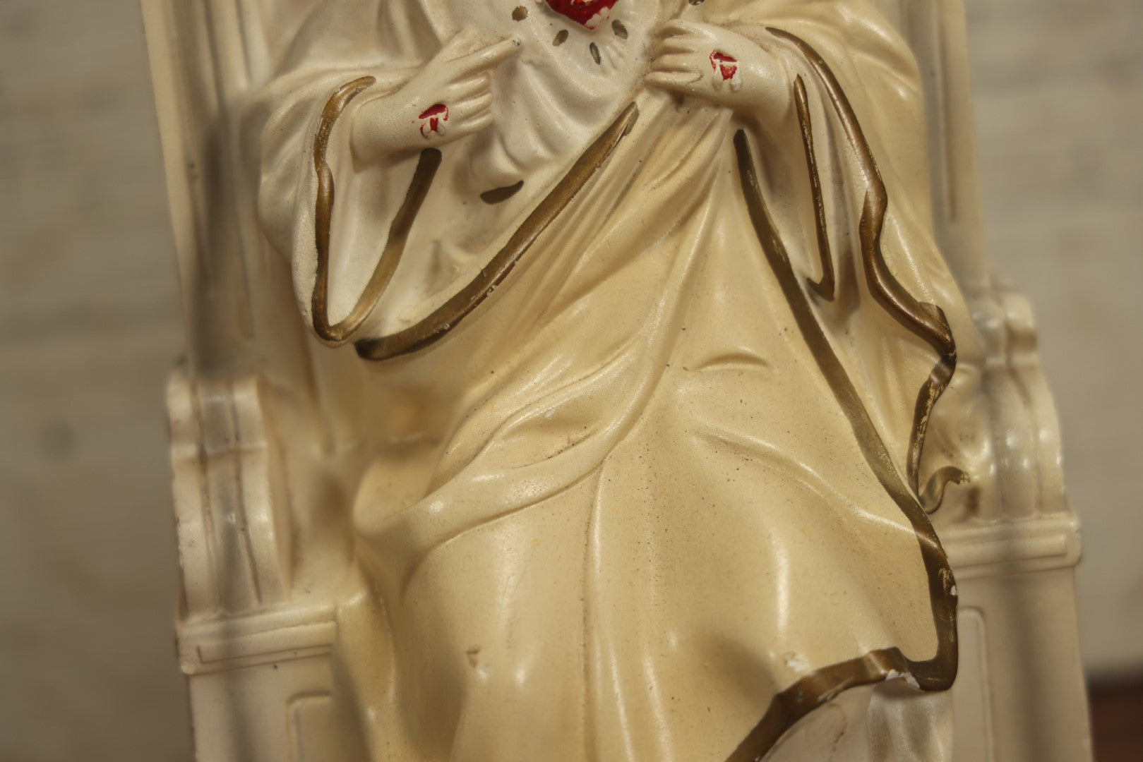 Lot 015 - Vintage Chalkware Sacred Heart Of Jesus In Candle Holder Altar, Copyright 1934 Mark