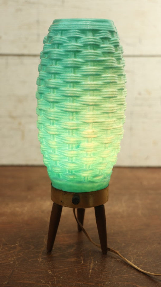 Lot 050 - Vintage Mid-Century Modern Beehive Faux Basket Weave Accent Lamp, Blow Mold Plastic, Blue Teal Color, With Three Footed Wooden Base, 13-1/2" Tall