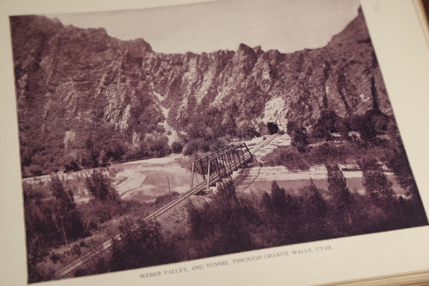 Lot 087 - "America's Wonderlands, A Pictorial And Descriptive History Of Our Country's Scenic Marvels" Antique Photography Book By J.W. Buel, With More Than 500 Photos, Copyright 1893, Note Heavy Wear, Binding Issues