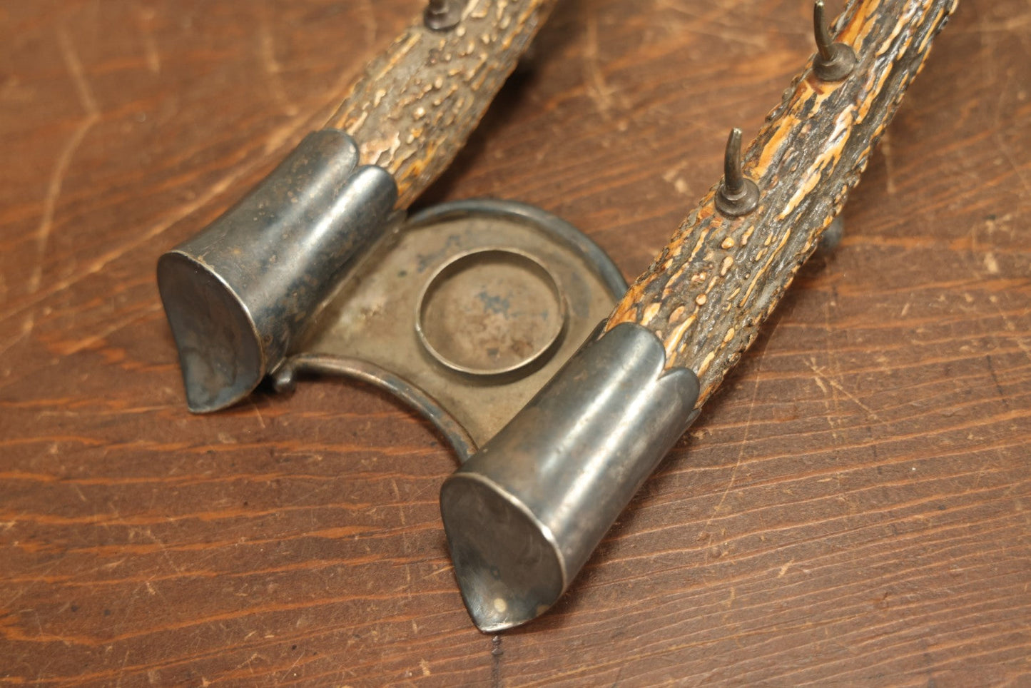 Lot 008 - Antique Stag Antler Inkwell Stand And Pen Rest, Missing Glass Inkwell, Room For Three Pens