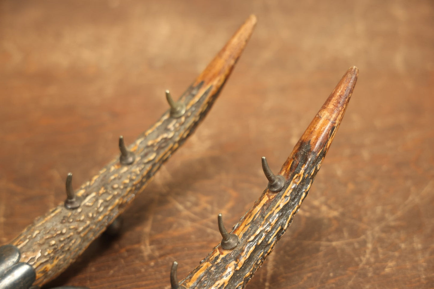 Lot 008 - Antique Stag Antler Inkwell Stand And Pen Rest, Missing Glass Inkwell, Room For Three Pens