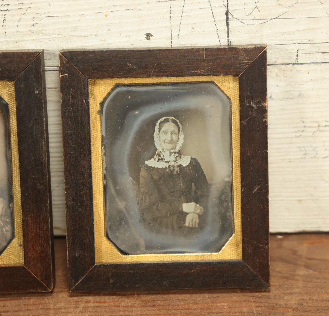 Lot 009 - Pair Of Half Plate Daguerreotype Photographs Of An Elderly Couple, Likely Born In The 18th Century, In Custom Made Frames, Resealed