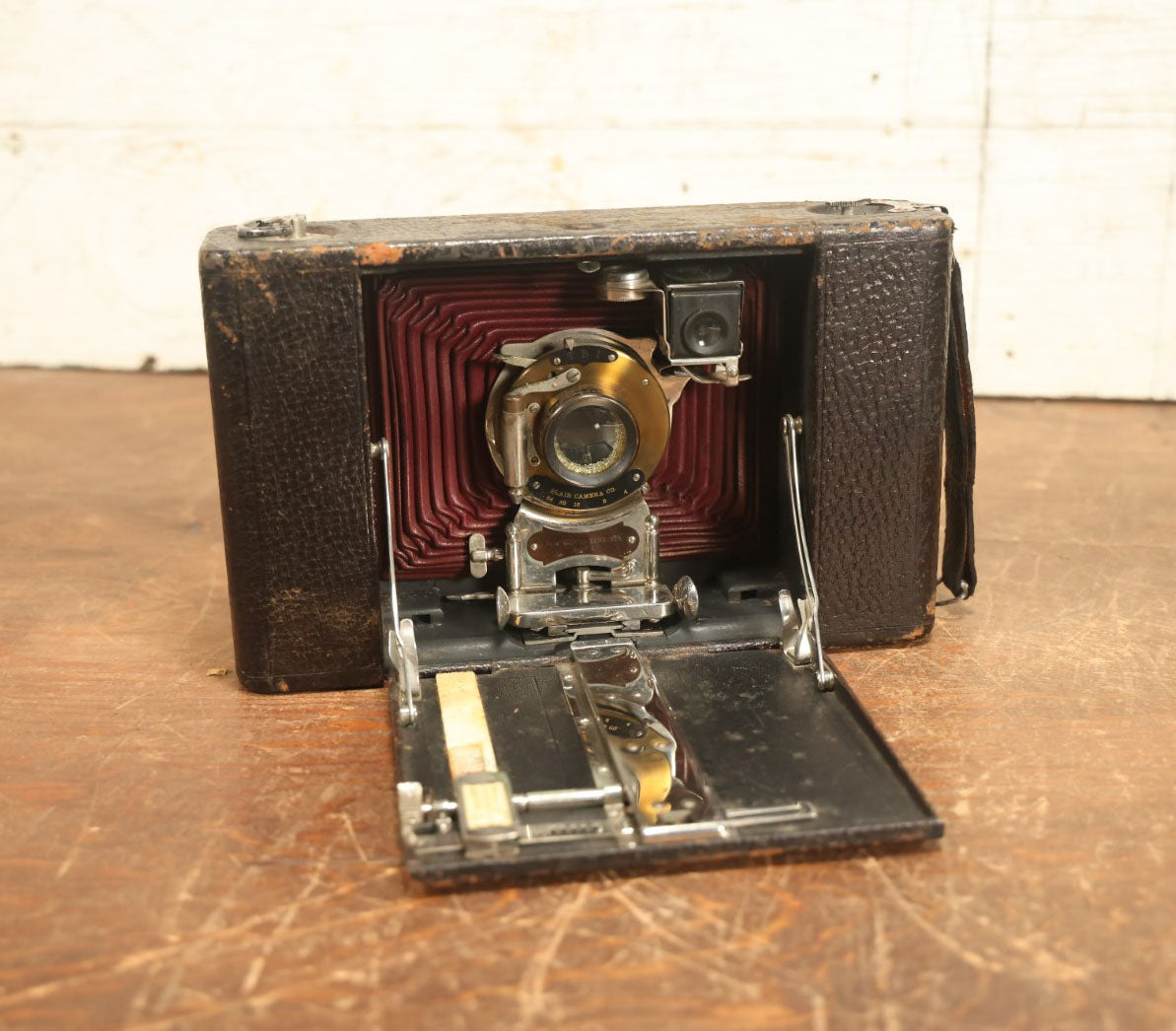 Lot 031 - Antique Kodak No. 4 Folding Hawk-Eye Model 3 Film Camera