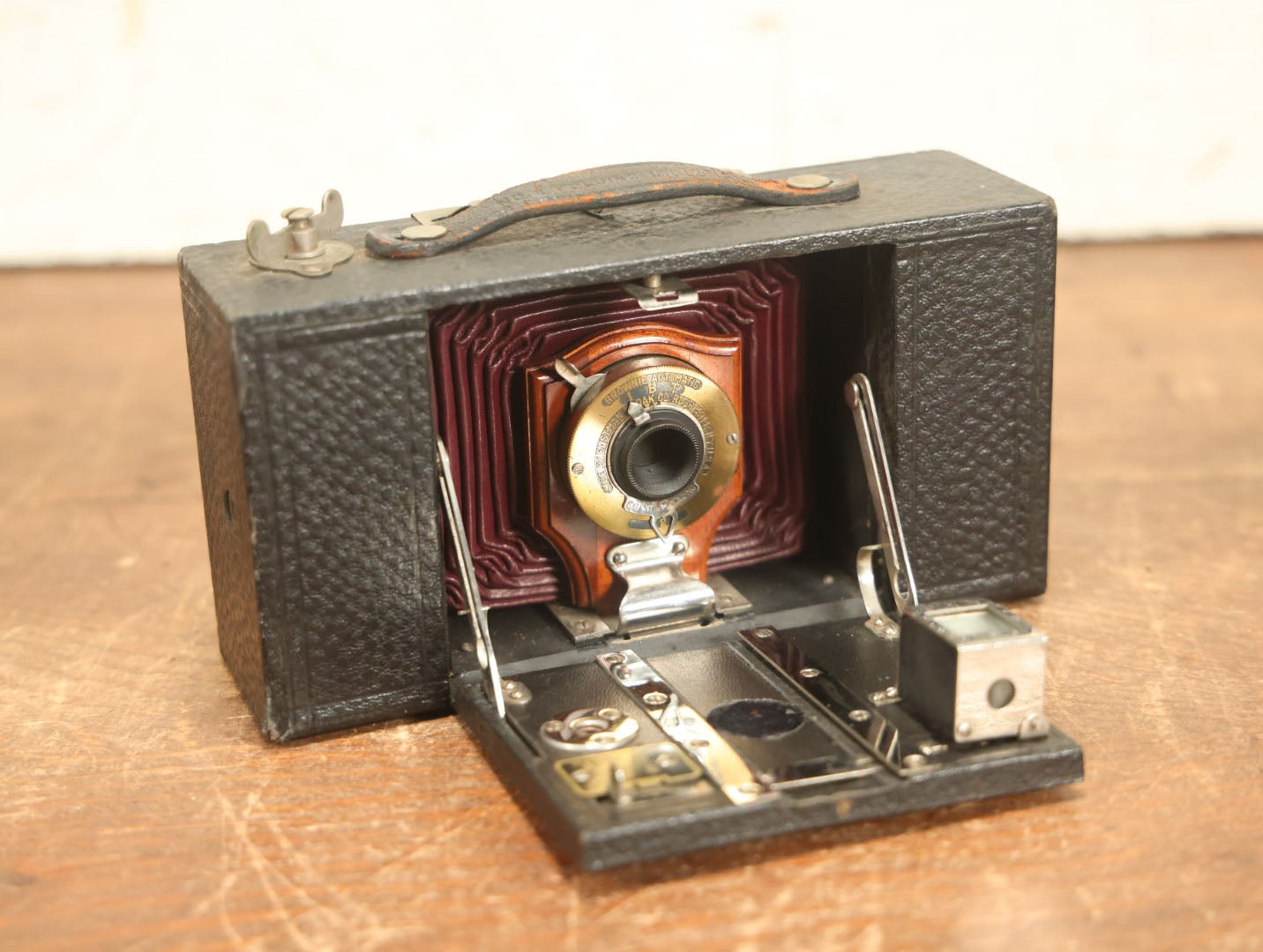 Lot 034 - Antique Kodak No. 2 Folding Brownie Automatic Film Camera