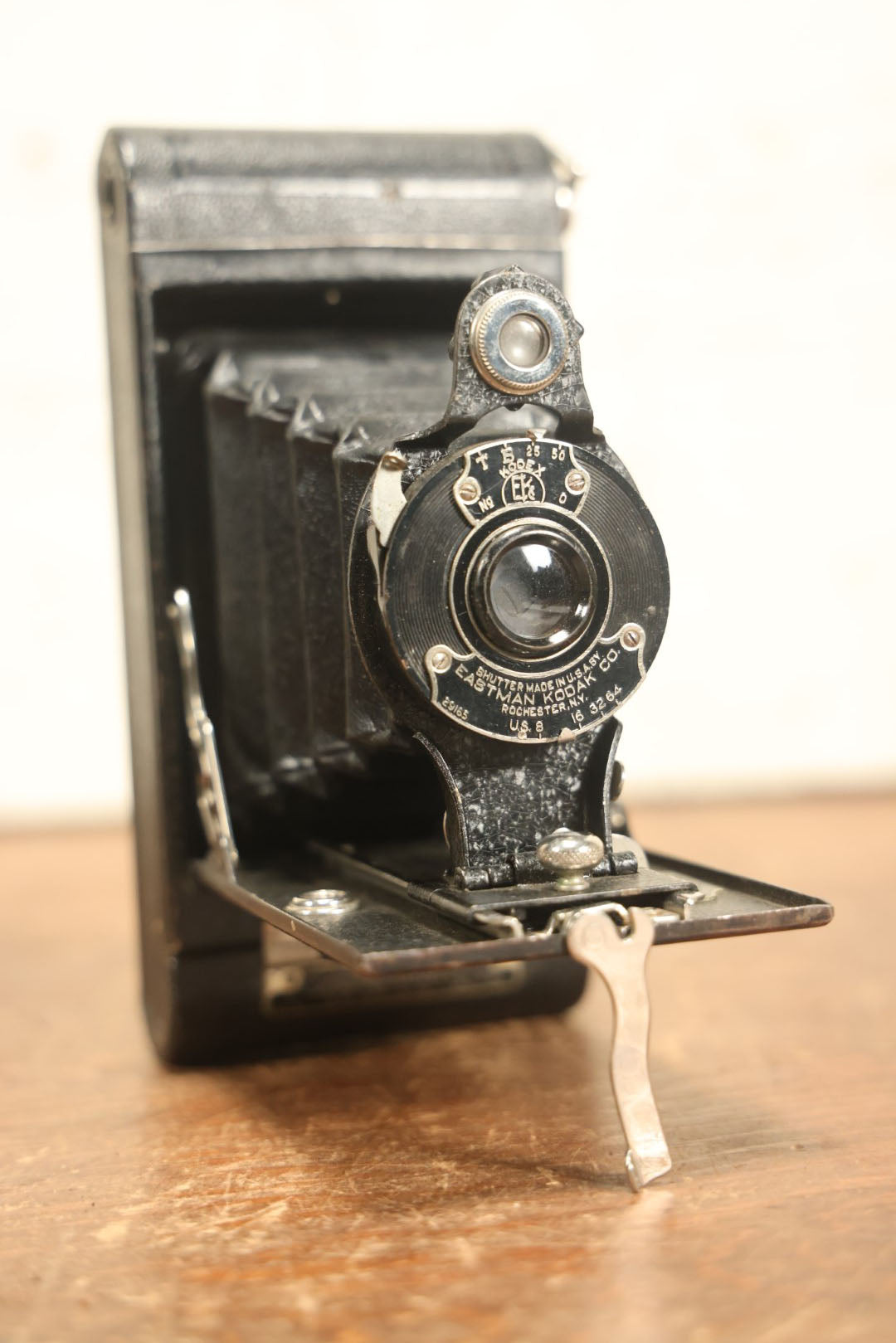 Lot 035 - Antique Kodak No. 2 Folding Cartridge Hawk-Eye Model B Film Camera