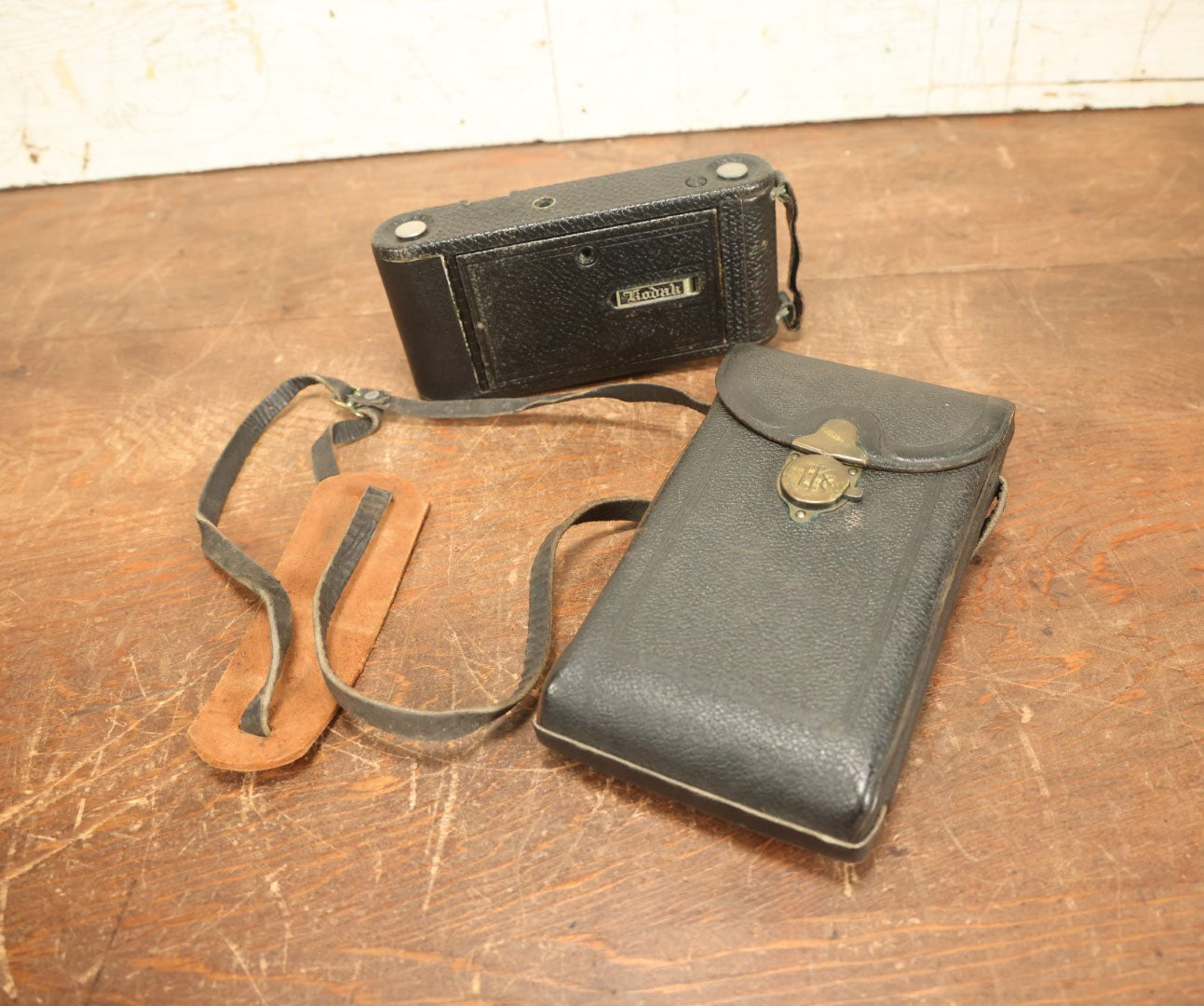 Lot 036 - Antique Kodak No. 1-A Autographic Kodak Junior Folding Film Camera, With Case