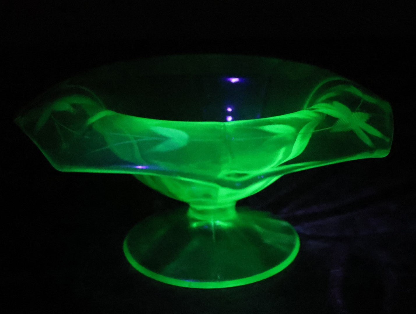 Lot 068 - Vintage Green Uranium Vaseline Glass Footed Compote Bowl Dish With Etched Design, Various Minor Chipping