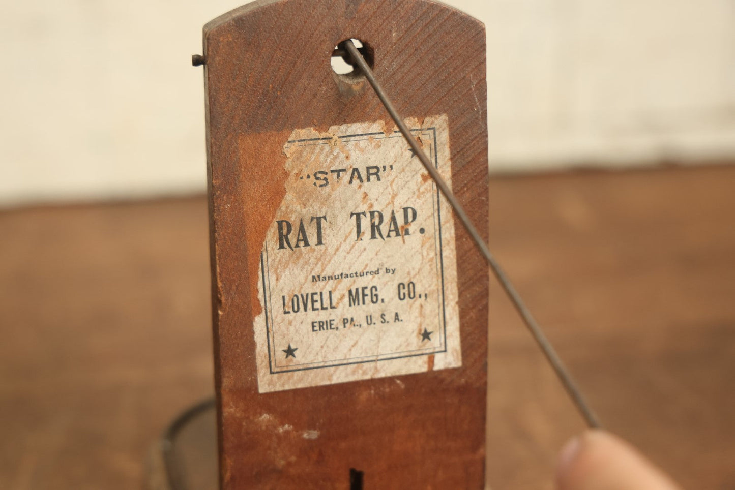 Lot 073 - Antique Star Rat Trap Wooden Rodent Trap By Lovell Mfg. Co., Erie, Pennsylvania, With Paper Label