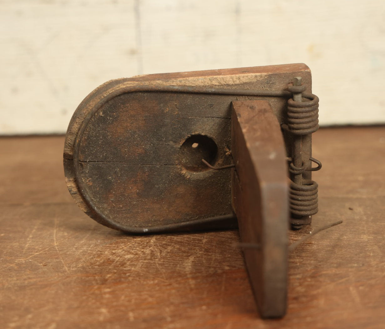 Lot 073 - Antique Star Rat Trap Wooden Rodent Trap By Lovell Mfg. Co., Erie, Pennsylvania, With Paper Label