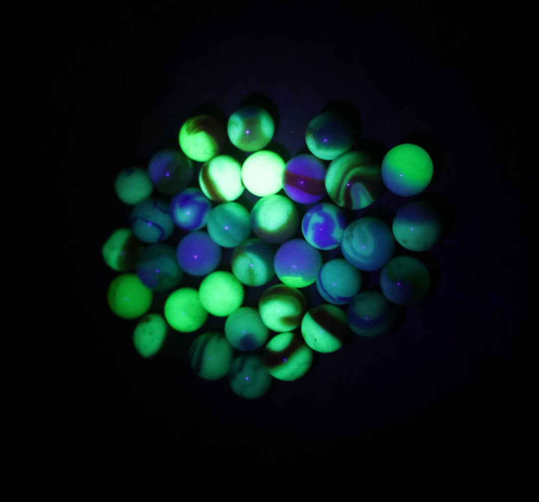 Lot 090 - Grouping Of Approximately 35 Uranium Glass And Other Black Light Uv Reactive Marbles