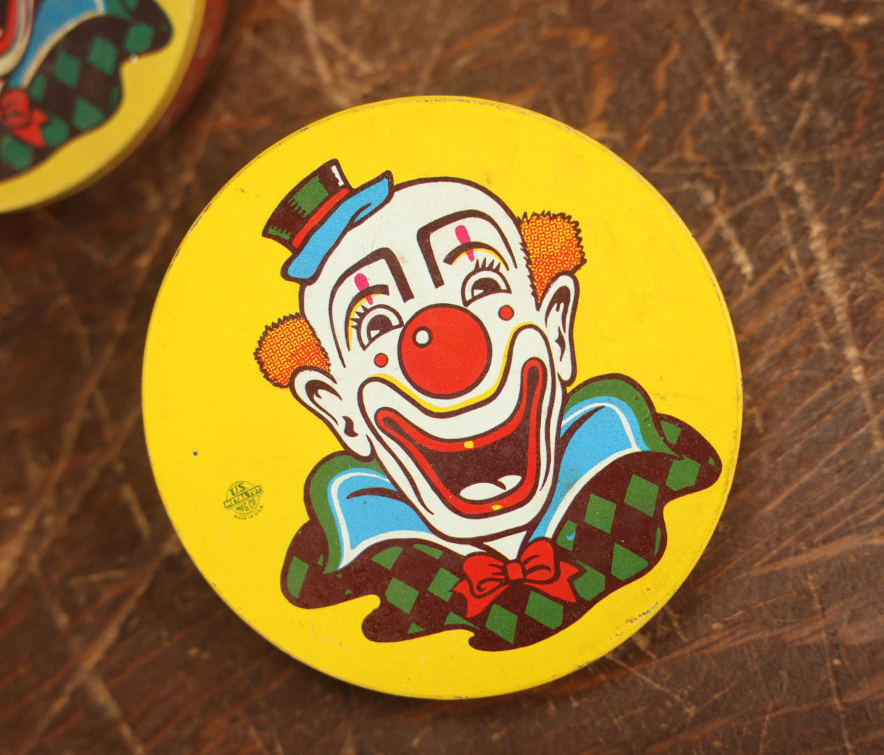 Lot 094 - Grouping Of Five Tin Lithograph Clown Noise Makers By Us Metal Toy Manufacturing Company, Four Yellow And One Green, Spinning Style