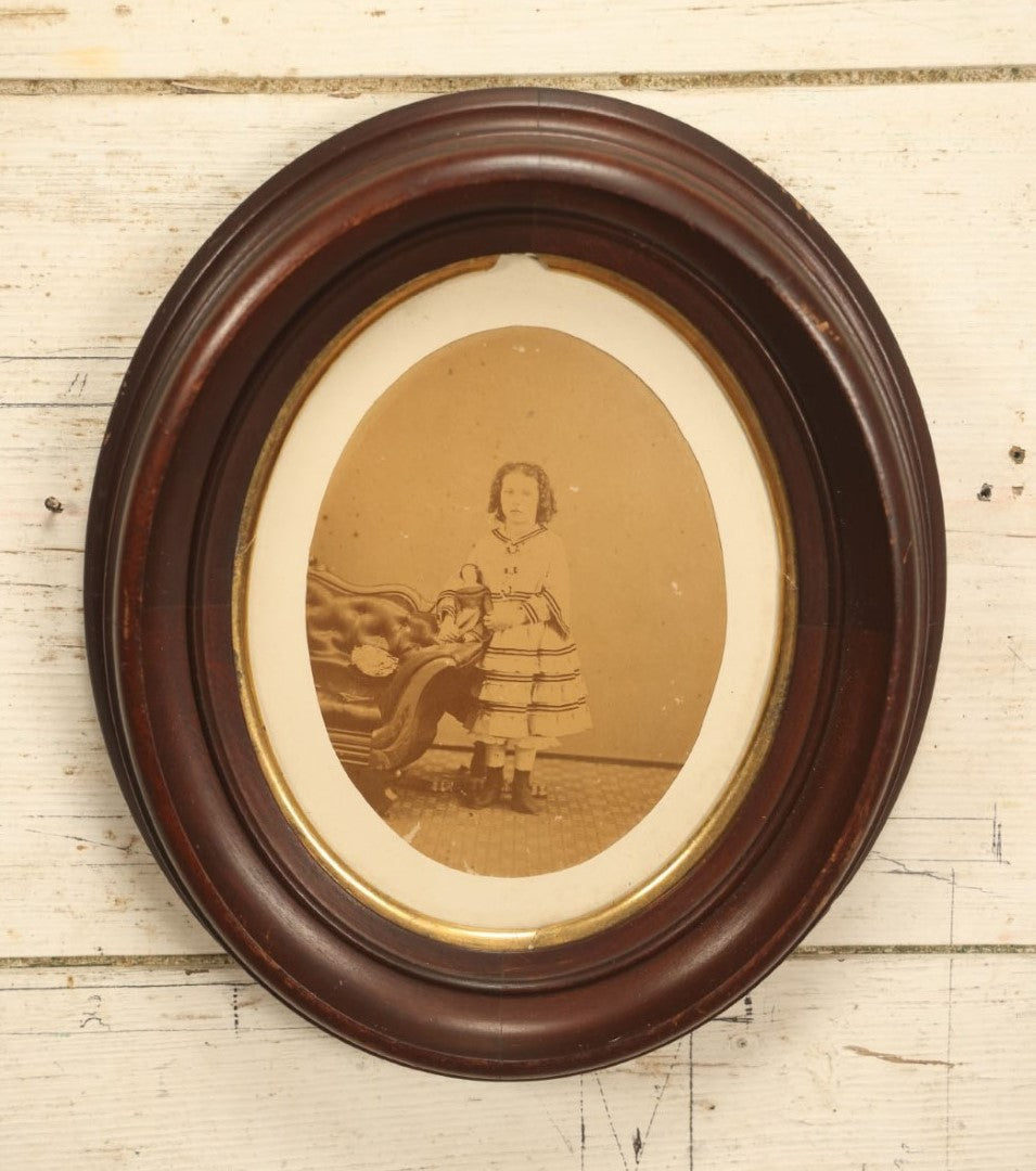 Lot 018 - Antique Photo Of A Little Girl And Her Doll In Deep Oval Frame