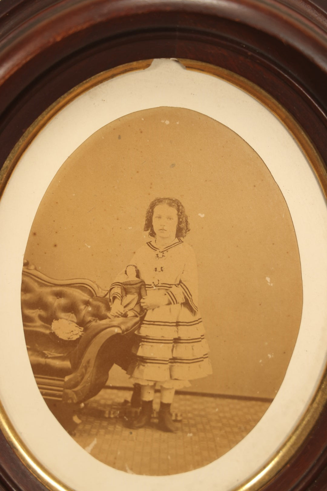 Lot 018 - Antique Photo Of A Little Girl And Her Doll In Deep Oval Frame