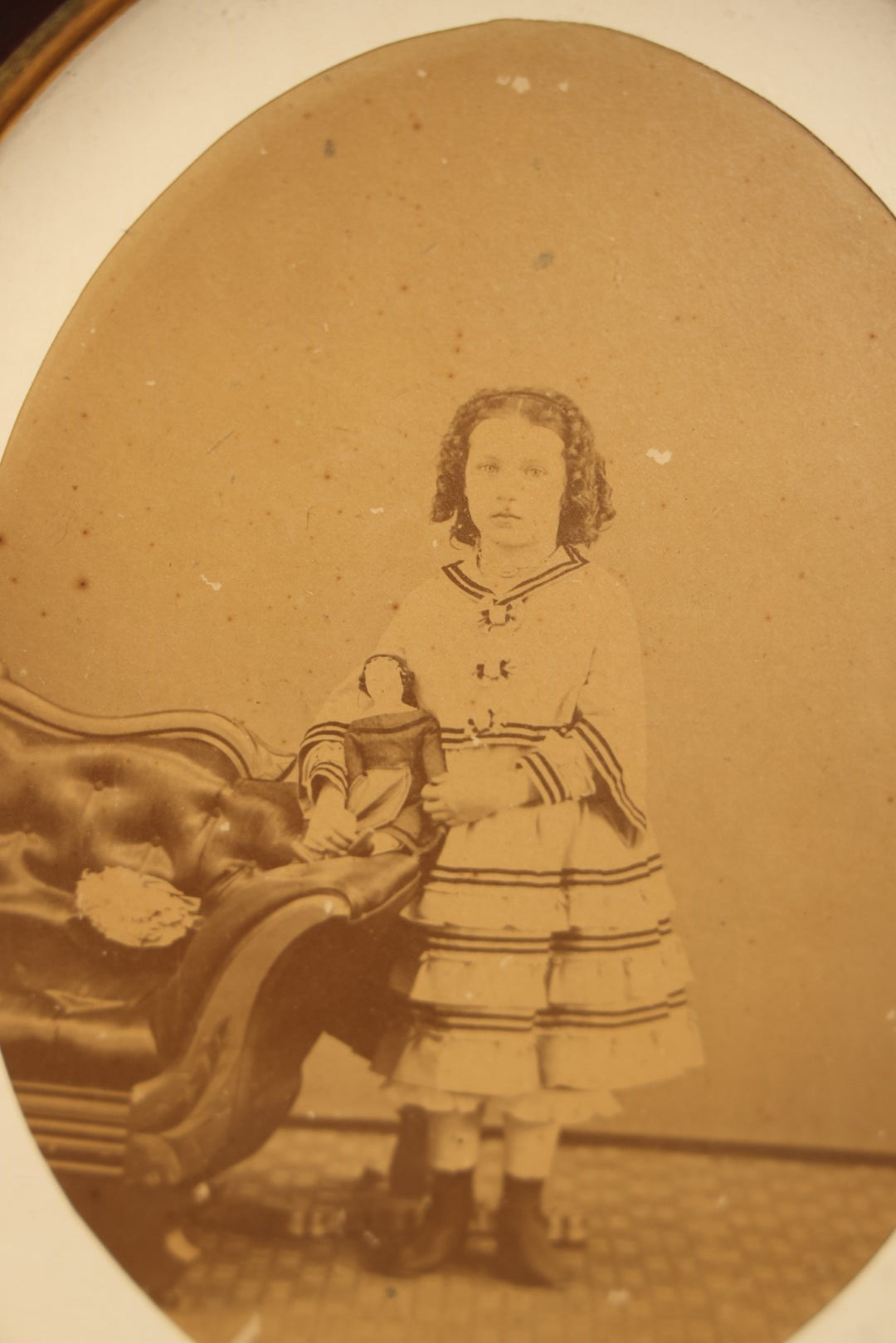 Lot 018 - Antique Photo Of A Little Girl And Her Doll In Deep Oval Frame