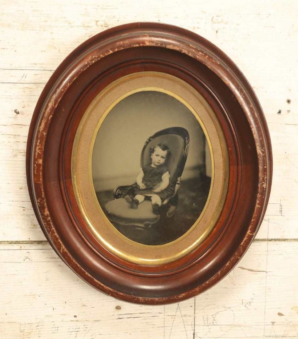 Lot 019 - Antique Full Plate Tintype Of A Young Boy Or Girl Sitting In A Chair, In A Deep Wood Oval Frame