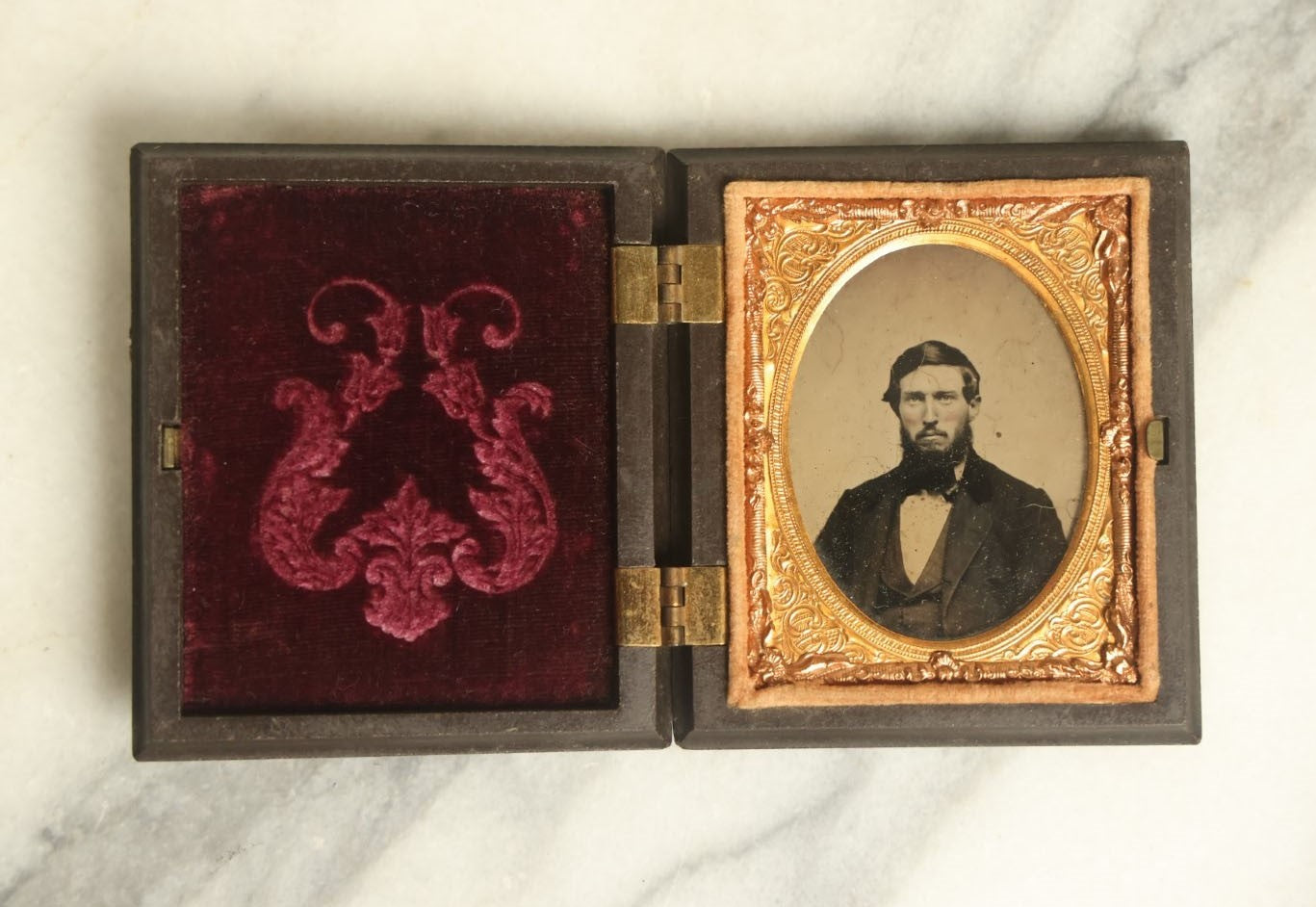 Lot 038 - Antique 1/9Th Plater Ambrotype Photograph Of A Middle Aged Man With A Beard, Bowtie, In Thermoplastic Case, Likely Member Of The Slack Family