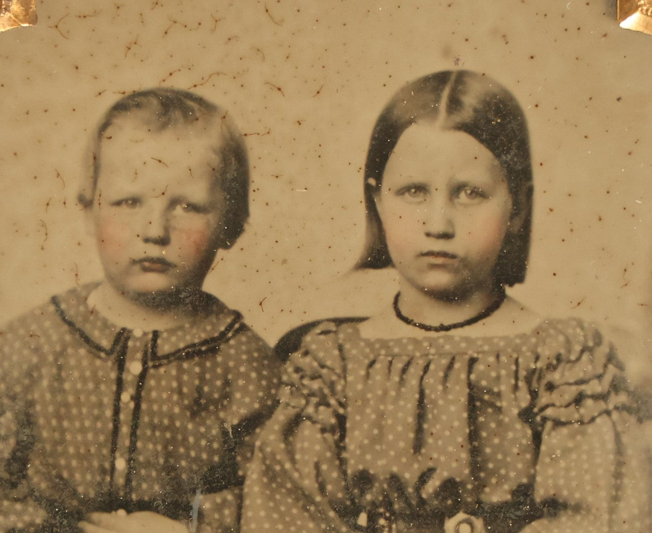 Lot 039 - Antique 1/6th Plate Ambrotype Photograph Of Two Children, A Boy And A Girl, In A Half Leatherette Case, Likely Members Of The Slack Family