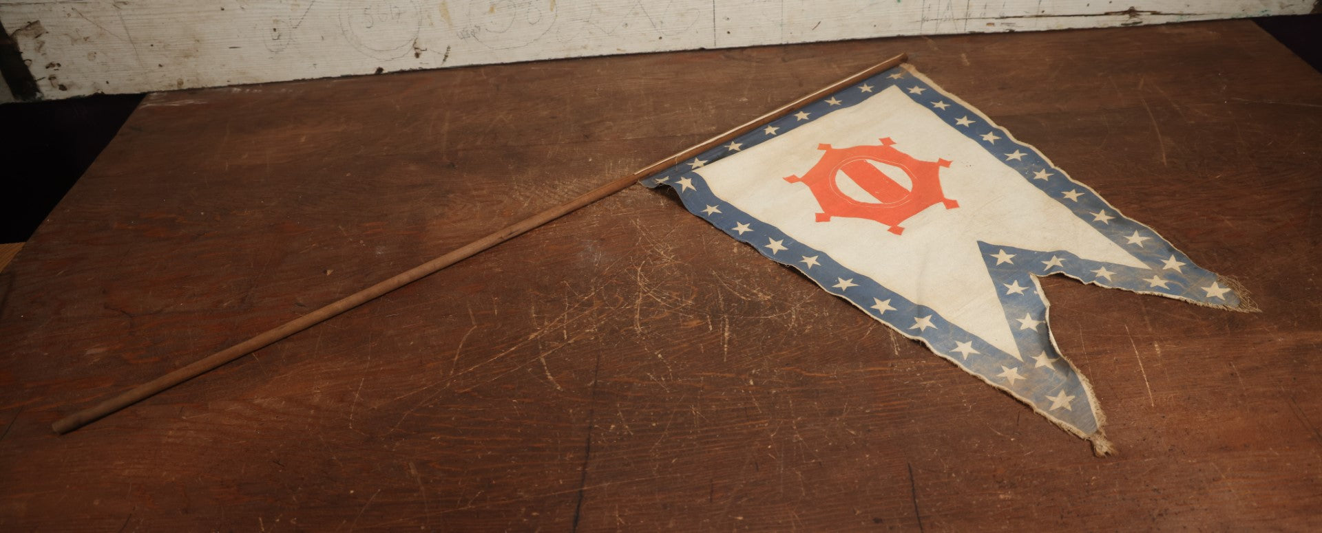 Lot 010 - Antique Circa 1876 U.S. Bicentennial Civil War Veteran Unknown Union Army Corps Parade Flag On Pole, Geometric Insignia, 40" Pole