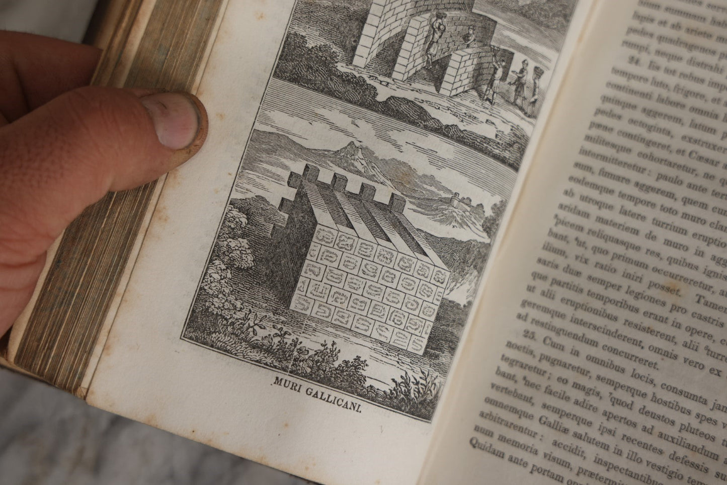 Lot 032 - Anthon's Caesar, "Caesar's Commentaries On The Gallic War And The First Book Of Greek Paraphrase" Antique Book By Charles Anthony, Published 1840 By Harper & Brothers, New York, Illustrated With Battle Formation Engravings