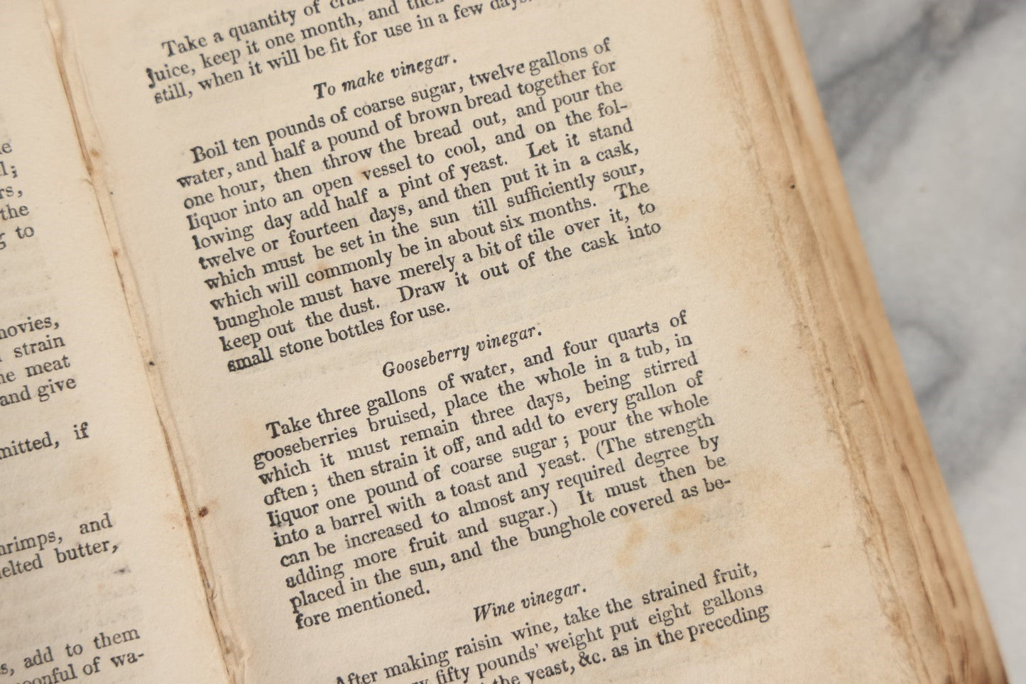 Lot 033 - "Modern Domestic Cookery And Useful Receipt Book Adapted To Families In The Middling And Genteel Ranks Of Life" Early Antique Cook Book By Elizabeth Hammond, Published 1824, London, With Illustrations