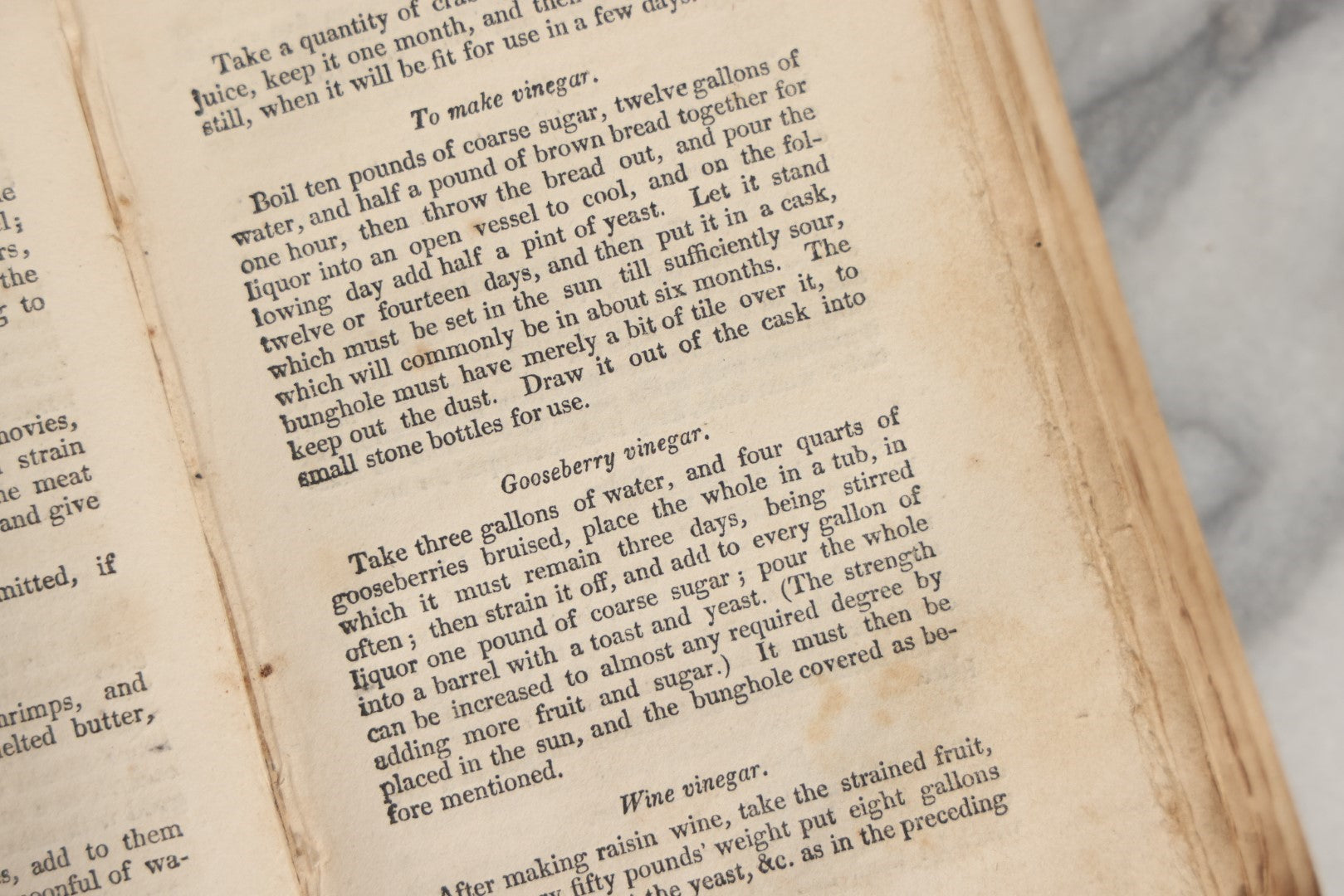 Lot 033 - "Modern Domestic Cookery And Useful Receipt Book Adapted To Families In The Middling And Genteel Ranks Of Life" Early Antique Cook Book By Elizabeth Hammond, Published 1824, London, With Illustrations