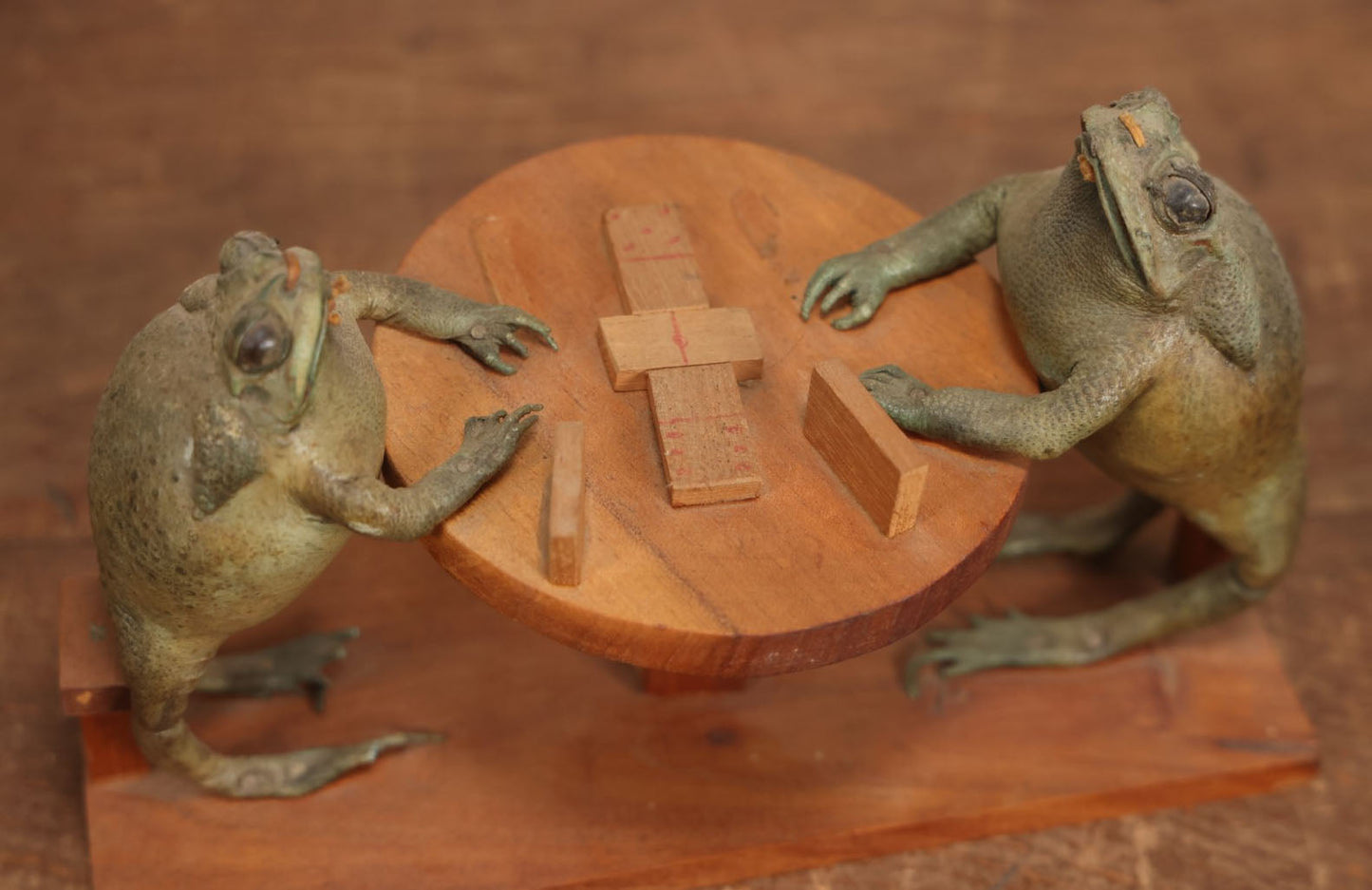 Lot 005 - Vintage Mexican Folk Art Pair Of Taxidermy Frogs Playing Dominoes On A Table