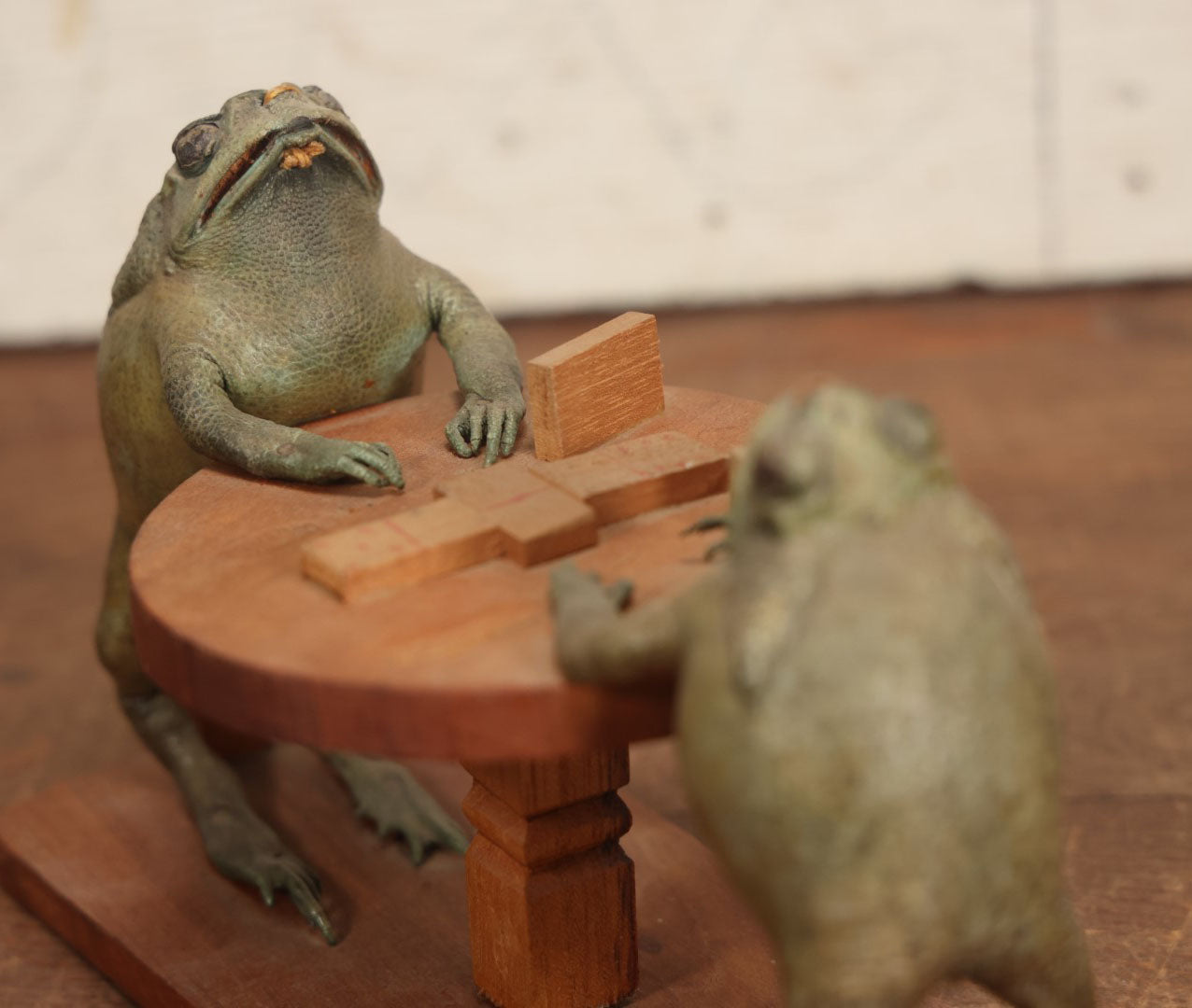 Lot 005 - Vintage Mexican Folk Art Pair Of Taxidermy Frogs Playing Dominoes On A Table