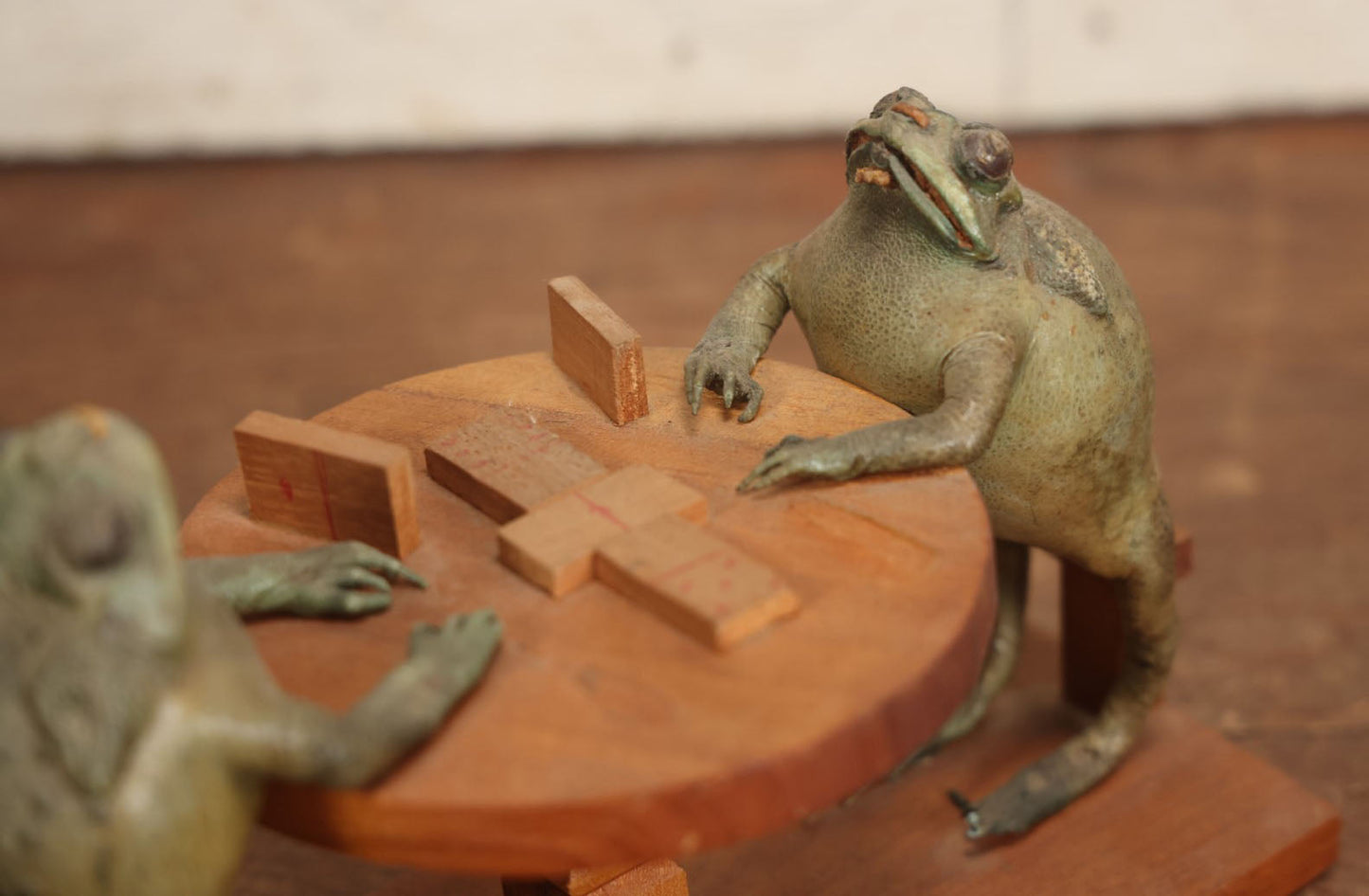 Lot 005 - Vintage Mexican Folk Art Pair Of Taxidermy Frogs Playing Dominoes On A Table