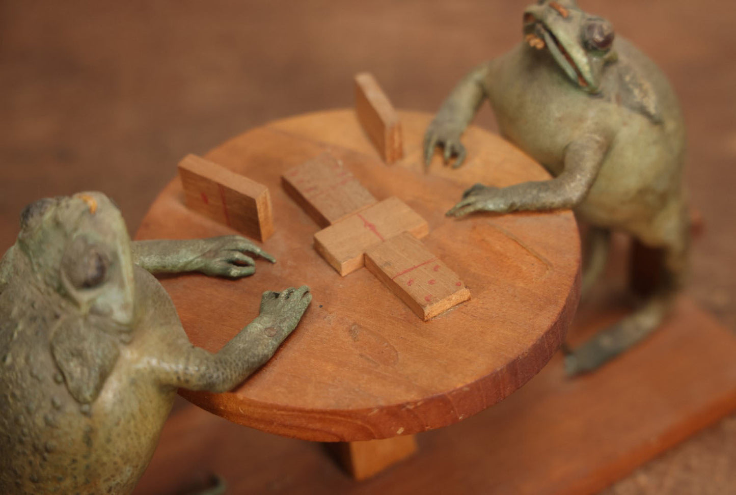 Lot 005 - Vintage Mexican Folk Art Pair Of Taxidermy Frogs Playing Dominoes On A Table