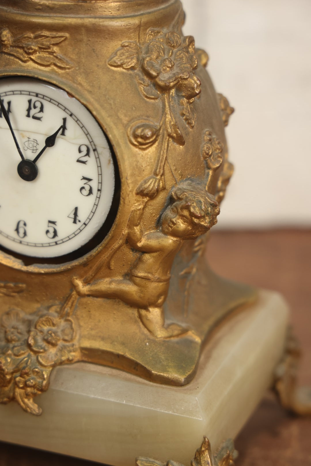 Lot 008 - Antique Decorative Clock With Cast Metal Cupid Figural Statue, By The Jennings Brothers, Bridgeport, Connecticut, Not Functioning