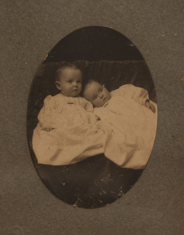 Lot 036 - Antique Boarded Oval Photo Of Two Babies, Likely Twins, In A Carved Oak Leaf Frame