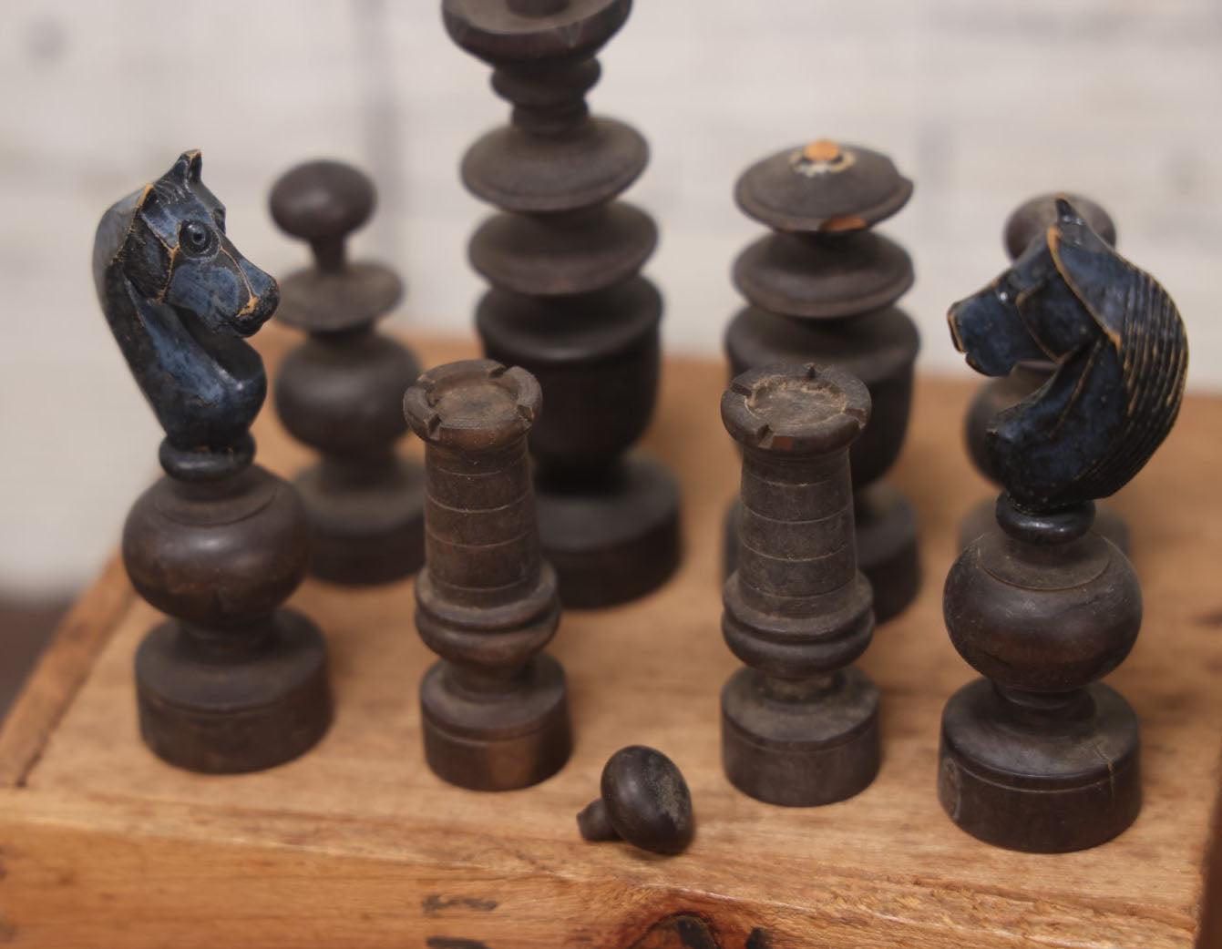 Lot 022 - Antique Handmade Wood Turned Chess Pieces, Complete Set, Note Damage To Black Queen And Black Pawn, Hand Carved Knights, Includes Wooden Box