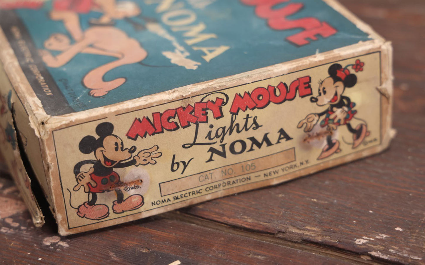 Lot 025 - Mickey Mouse Disney Christmas Lights Set In Box By Noma, Catalogue No. 105, With Mazda Lamps, In Box, Heavy Wear, Non Working, Circa 1930s