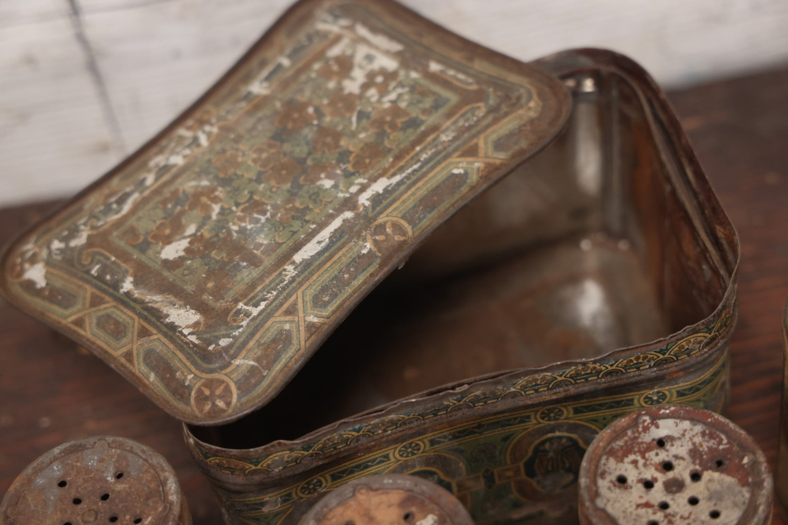 Lot 029 - Antique Spice Tin Set With Six Tins, Containing Box, Note Lid Damaged, Tins Painted