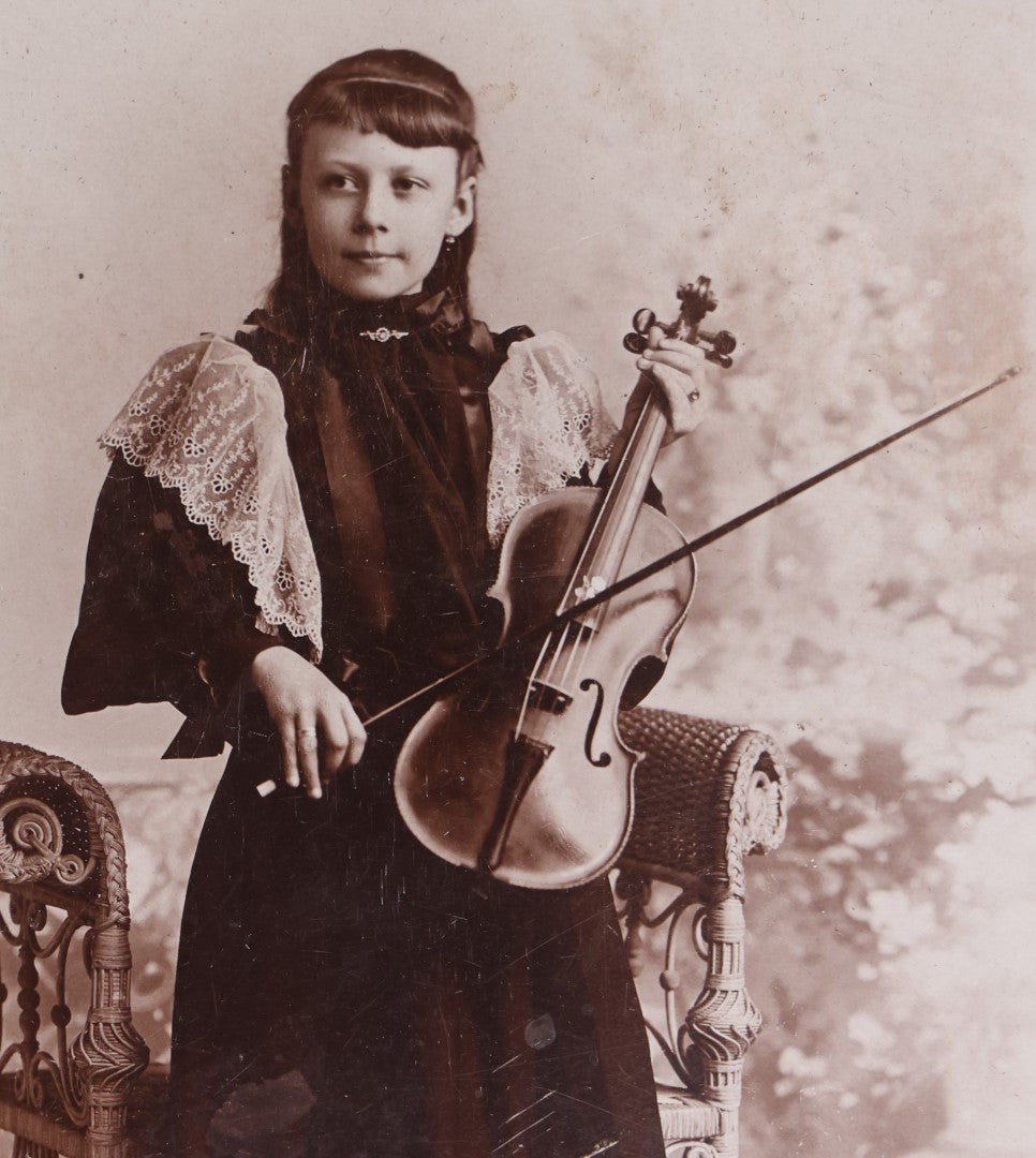 Lot 053 - Antique Cabinet Card Photograph Of A Young Girl Violinist Musician, J.K. Cole Photographer, New York