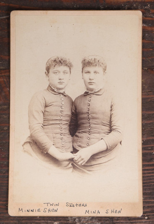 Lot 054 - Antique Cabinet Card Photograph Of Adult Twin Sisters, Minnie And Mina Shew, S.S. Cornell, Photographer, Stamford, New York